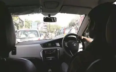 लंदन की महिला से अश्लील हरकत करने वाला  कैब ड्राइवर गिरफ्तार