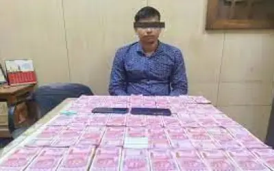 एक करोड़ कैश रुपए के साथ फुटपाथ पर एक गिरफ्तार