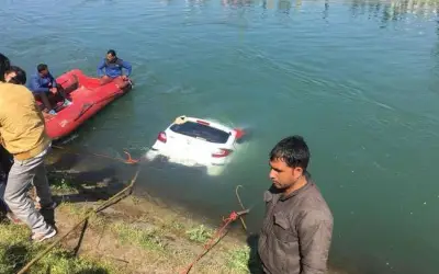 नहर में कार गिरी, तीन की मौत