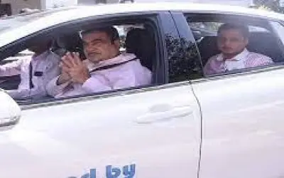 देश को मिली पहली हाइड्रोजन कार, नितिन गडकरी ने की सवारी
