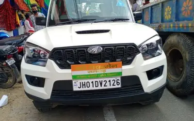 नेता जी की गाड़ी को नो पार्किंग से महिला एएसआई ने थाने भेज दिया