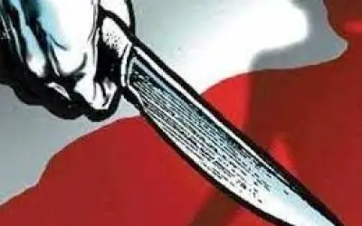 कांग्रेस नेता ने अपने परिवार से की चाकूबाजी