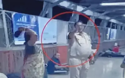 नशे में धुत पुलिसकर्मी की महिला ने की चप्पल से पिटाई