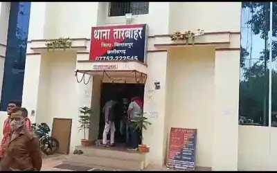 भतीजी ने चाचा के ख़िलाफ़ अपहरण और धमकी की शिकायत दर्ज करवाई