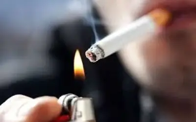 एक सिगरेट पीकर तीन दोस्त हुए कोरोना के शिकार