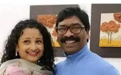खतरे में सीएम हेमंत सोरेन की कुर्सी, पत्नी को मिल सकता है मौका