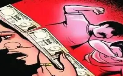 नेवी अफसर पति ने दहेज के लिए पत्नी की ज़िंदगी तबाह की