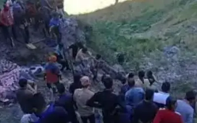 देहरादून में वाहन खाई में गिरने से 13 की मौत