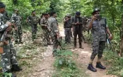 गढ़चिरौली पुलिस ने जब्त किए जंगल से विस्फोटक और हथियार
