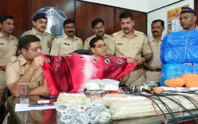 अंबोली पुलिस ने ड्रग्स के साथ 4 को पकड़ा