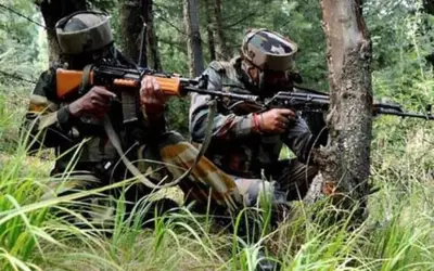 कुपवाड़ा में मुठभेड़ में 2 आतंकी ढेर, भारी मात्रा में हथियार बरामद