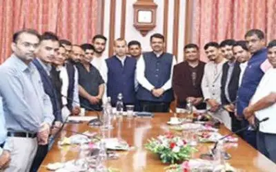 महाराष्ट्र के जायकवाड़ी फ्लोटिंग सोलर, सम्मेलन केंद्र के काम में तेजी लाई जाए : फडणवीस