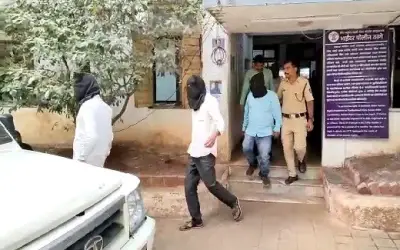 हफ्ता उगाही करते रंगे हाथ पकड़े गए फर्जी पत्रकार