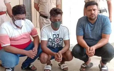 फर्जी कॉल सेंटर चलनेवाले गिरफ्तार