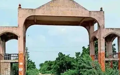 गुजरात में चार सौ घरों की छत, खिड़कियां और दरवाजे की हुई चोरी