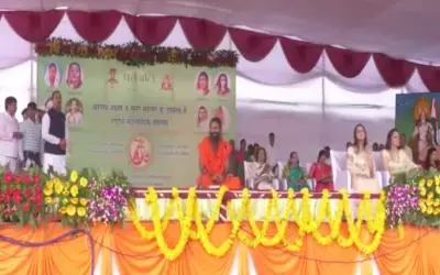 सोलापुर में योग शिविर का आयोजन