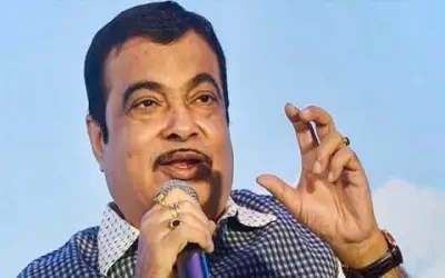अर्थवस्था को गति देने के लिए बाजार में और नकदी डालने की जरूरत : गडकरी