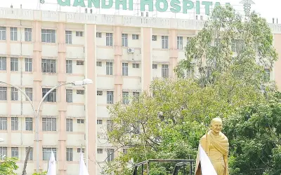 अस्पताल से भागे चार सज़ायाफ्ता कोरोना मरीज़ को ढूंढ रही है पुलिस