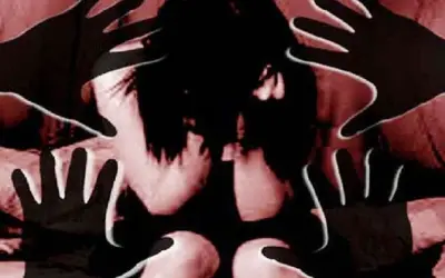 क़र्ज़ लेने गई महिला से गैंगरेप