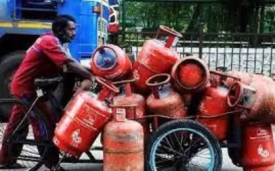 न्यू ईयर में सस्ता हुआ गैस सिलेंडर