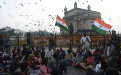 मुंबई में भी जेएनयू की हिंसा का फैला असर
