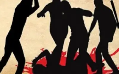 पड़ोस की लड़की पर हमला करने वाले आरोपी की लोगों ने पिटाई की, भागते समय आरोपी की पुलिस से मुठभेड़