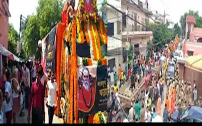 मंहत नरेंद्र गिरी की अंतिम यात्रा में उमड़ पड़ी भीड़
