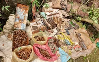आतंकी ठिकाने को ध्वस्त कर बड़ी मात्रा में हथियार तथा गोला-बारूद बरामद