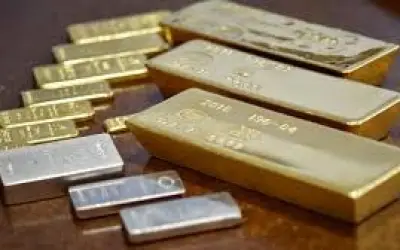 सोने की कीमत घटी तो चांदी लुढ़की