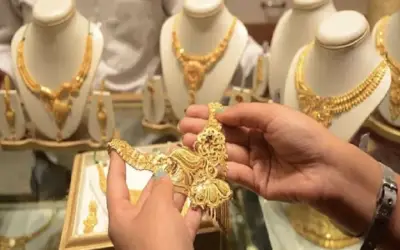 सोने के भाव में मामूली गिरावट