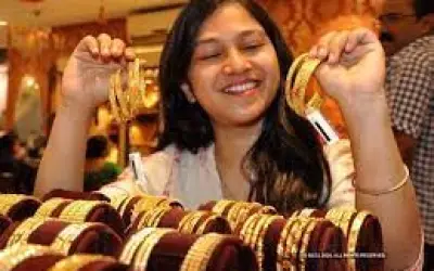 दिवाली से पहले सोना सस्ता, फिर होगा महंगा