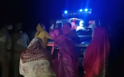 पुलिस ने आधी रात जबरन कराया गैंगरेप पीड़िता का अंतिम संस्कार