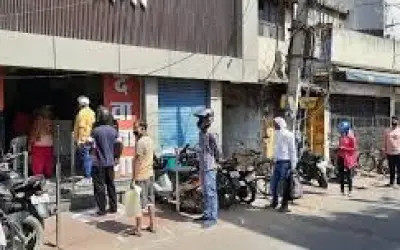 होटल के विदेशी मेहमान बाहर निकले तो मालिकों पर होगी कार्रवाई