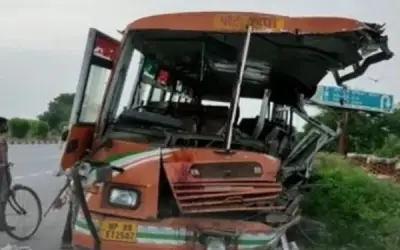 आगरा-कानपुर हाइवे पर सड़क हादसे में चार की मौत, 30 घायल
