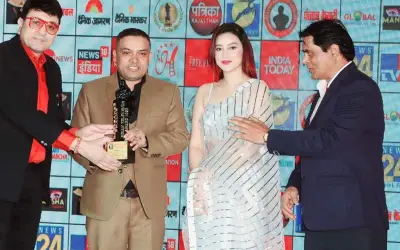 नेपाल के वरिष्ठ पत्रकार राजेंद्र लुईटेल मुंबई में हुए फाल्के अवार्ड से सम्मानित