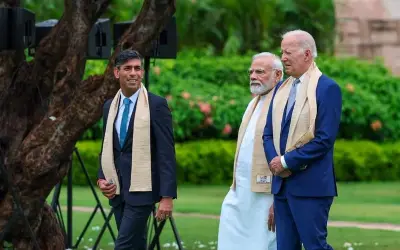 सपा अध्यक्ष अखिलेश यादव का बड़ा आरोप, कहा - मेहमानों को छप्पन भोग परोसे, करोड़ों लोग 5 किलो अनाज के भरोसे