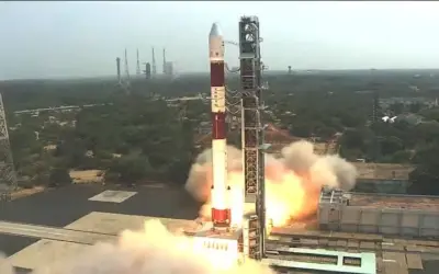 सिंगापुर के दो सेटेलाइट को इसरो ने अंतरिक्ष में किया लॉन्च