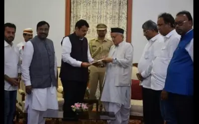 देवेंद्र फड़णवीस ने दिया इस्तीफ़ा
