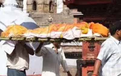 श्मशान से लौटा ज़िंदा मुर्दा