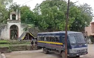महाराष्ट्र के जलगांव में कलेक्टर ने मस्जिद में नमाज अदा करने पर लगाई रोक, जाने पूरा मामला