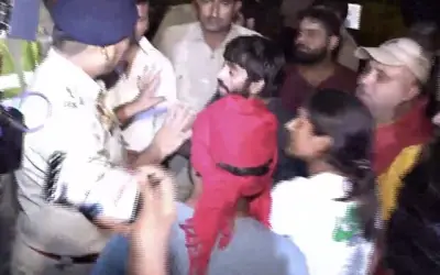 दिल्ली में पहलवानों और पुलिसकर्मियों के बीच झड़प