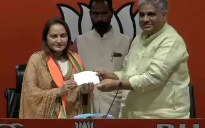जयाप्रदा ने थामा बीजेपी का कमल
