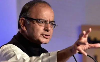 सीबीआई के दोनों आरोपी अधिकारी बाहर बैठें: जेटली