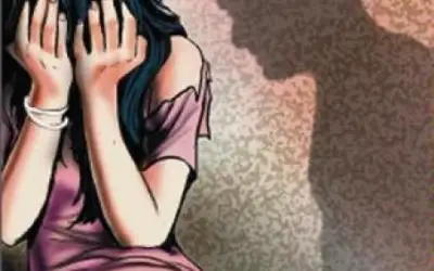 पिता ने पुत्री के आबरू से खेला