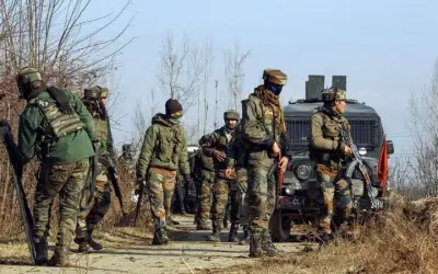 जम्मू-कश्मीर में दो पाकिस्तानी आतंकी समेत चार आतंकवादी ढेर
