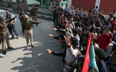 मुहर्रम जुलूस के मद्देनजर श्रीनगर के कई हिस्सों में प्रतिबंध