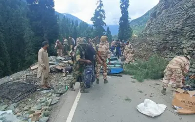 जम्मू-कश्मीर में आईटीबीपी की बस खाई में गिरने से दस जवानों की मौत