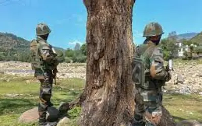 जम्मू-कश्मीर में एक आतंकी ढेर, दो जवान घायल