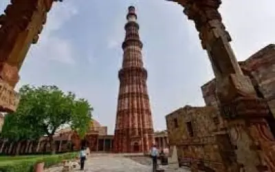 कुतुबमीनार में पूजा के मामले में फैसले को कोर्ट ने टाला