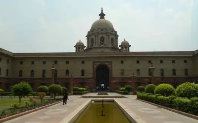 सोमवार से मंत्री अपने मंत्रालय से काम करेंगे शुरू